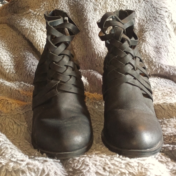 AMERICAN RAG CIE Varya Black Strappy Ankle Boots Size 7.5 - Picture 2 of 5